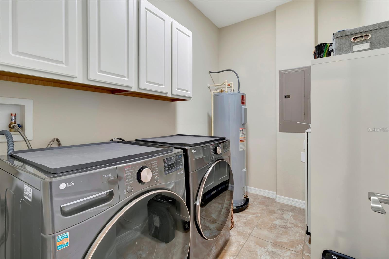 Laundry Room with Cabinets - 1207 ALSTON BAY BLVD, APOPKA