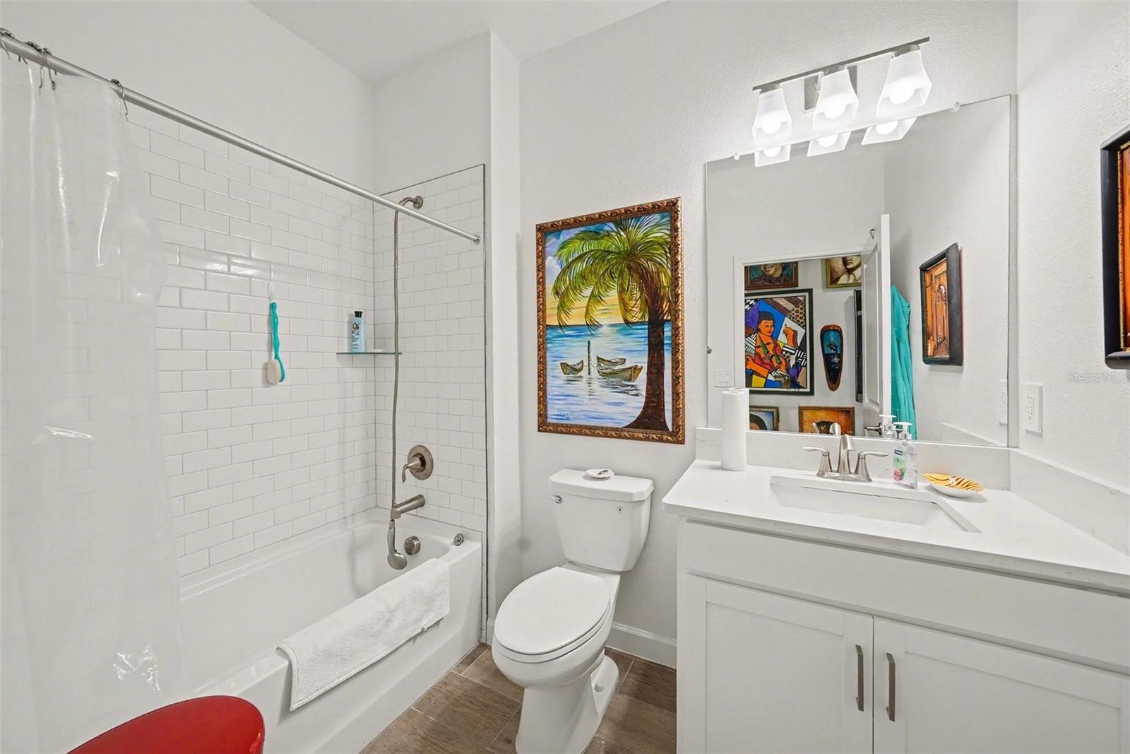 Secondary Bathroom - 10395 BANYAN BREEZE BLVD, LAND O LAKES