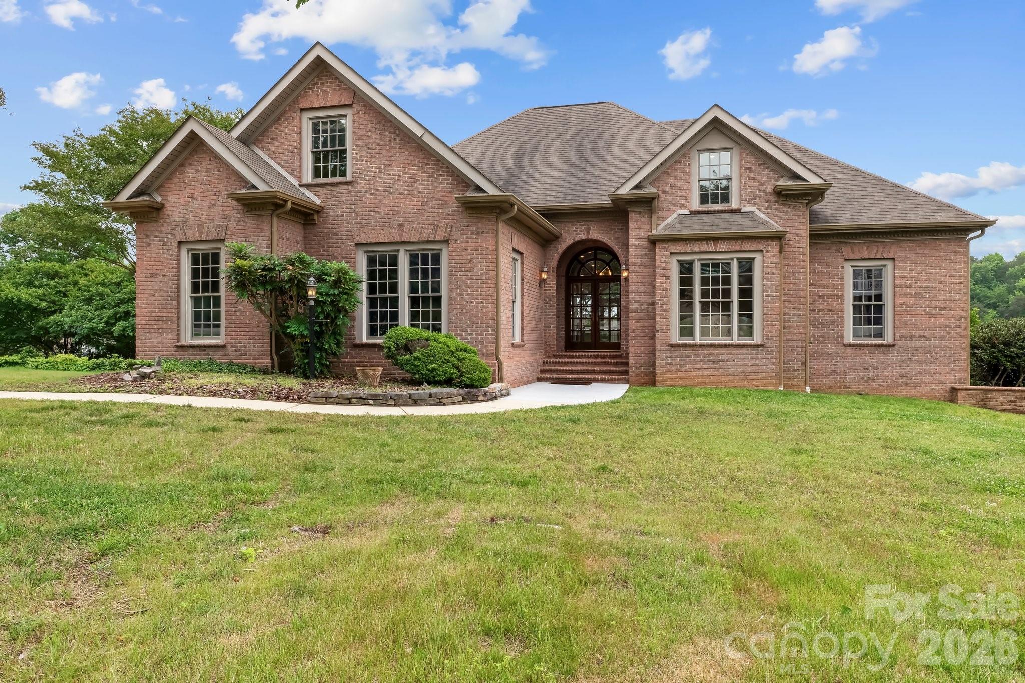Single Family Residence at 221 Windemere Isle Road, Statesville, photo 2 of 26