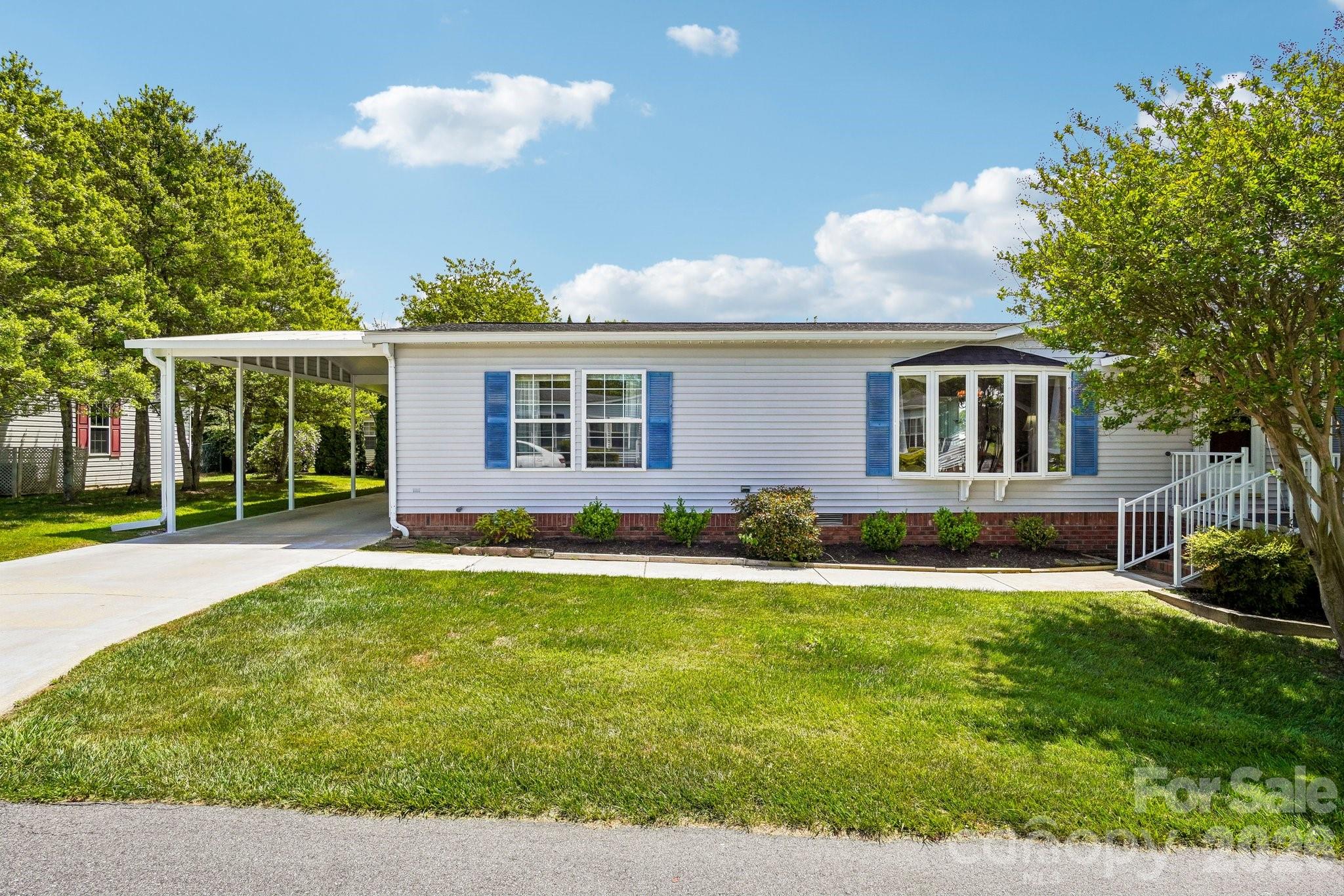 Single Family Residence at 10 N June Lane, Hendersonville, photo 2 of 46