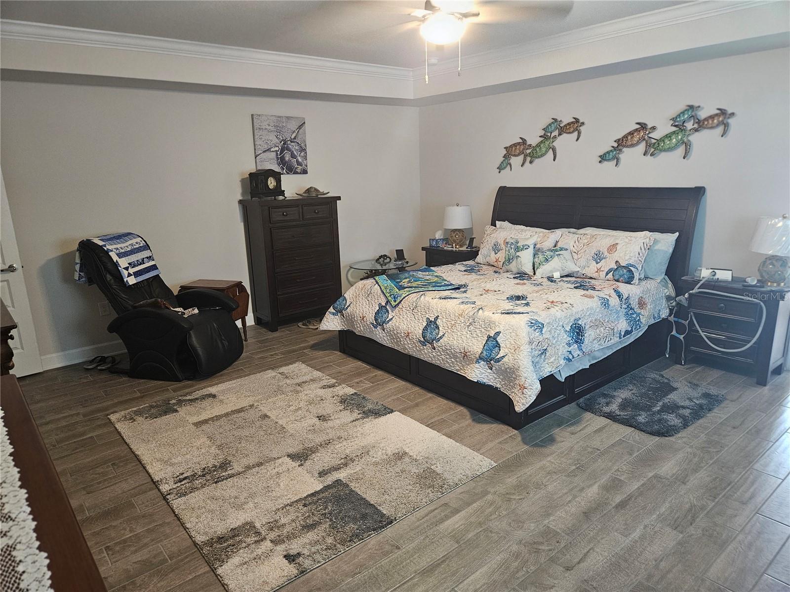 Master bedroom w/tray ceiling - 4222 JULIANA LAKE DR, AUBURNDALE