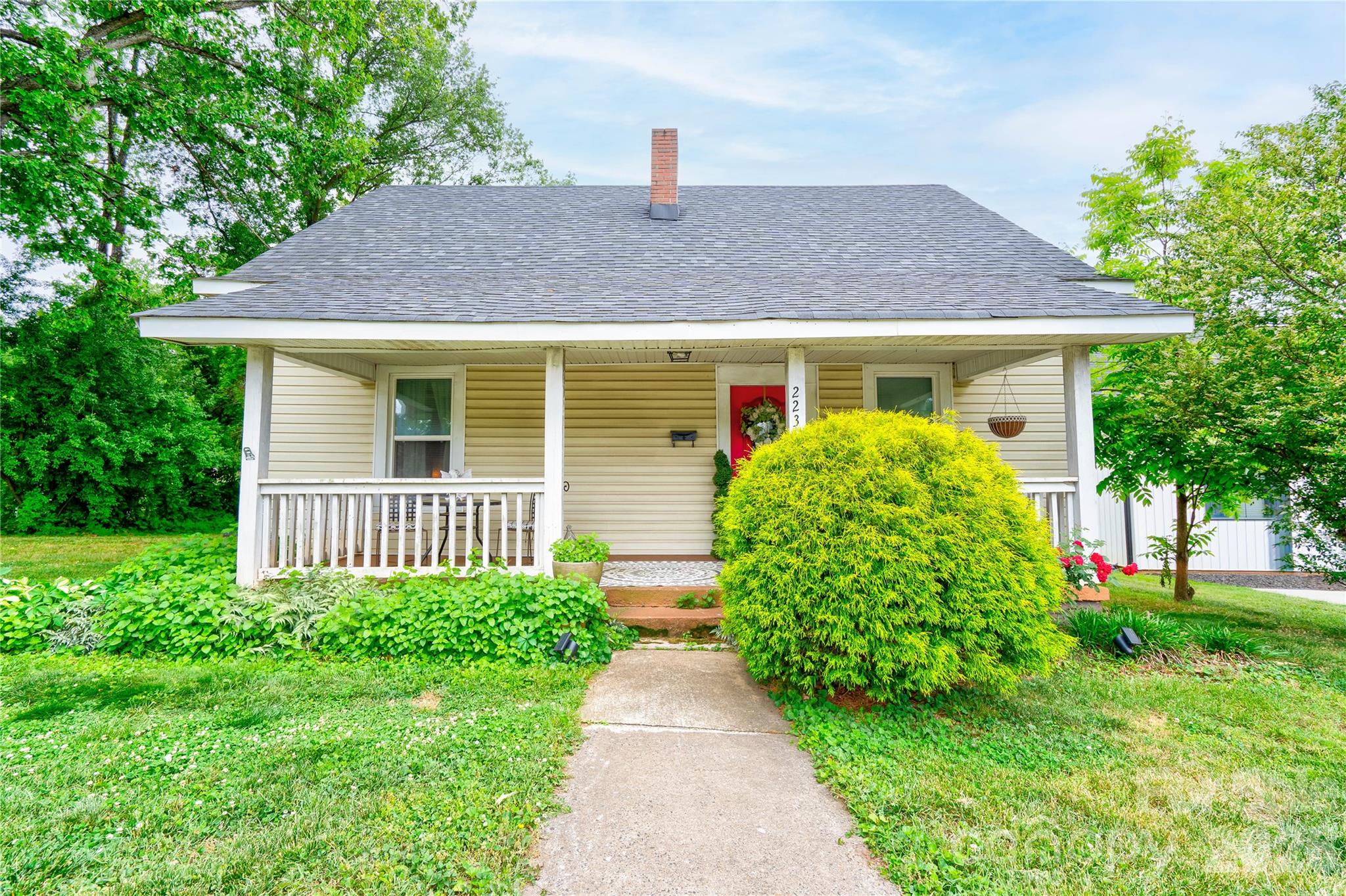 Single Family Residence at 223 Waco Road, Kings Mountain, photo 2 of 22