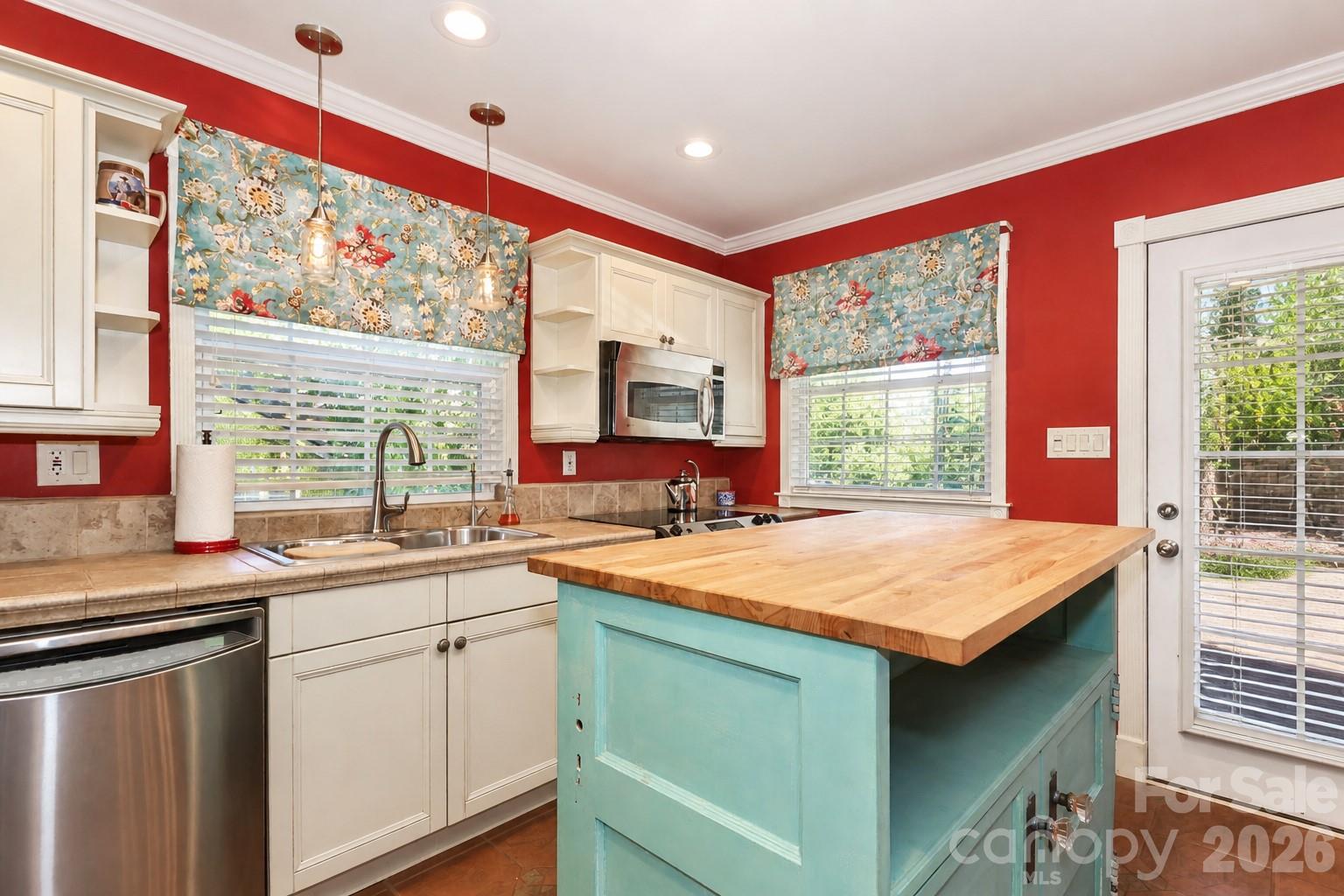 Single Family Residence at 820 Woodland Road, Statesville, photo 13 of 35
