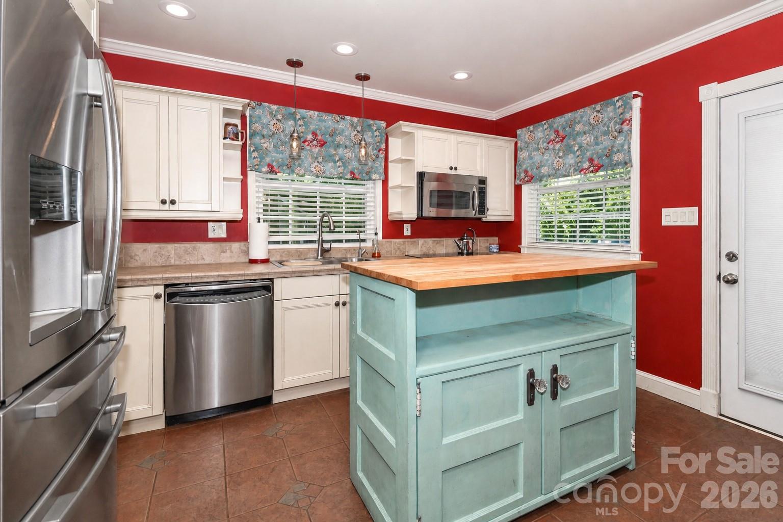 Single Family Residence at 820 Woodland Road, Statesville, photo 14 of 35