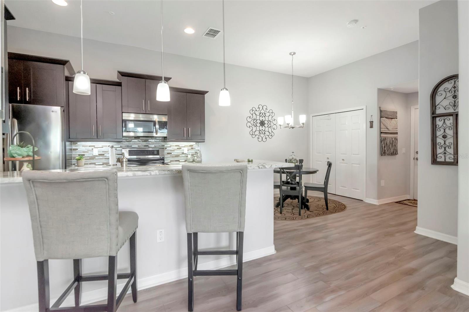Kitchen Bar - 6395 BANYAN BLVD #303, NEW PORT RICHEY