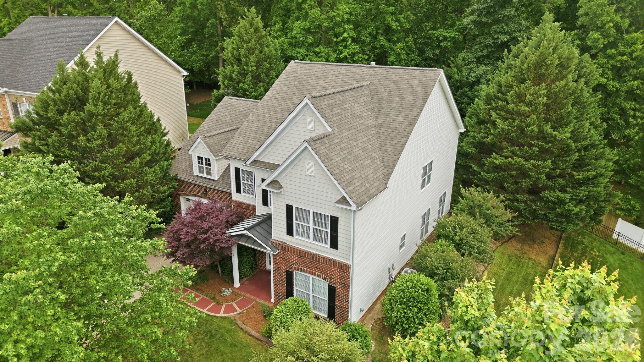 Single Family Residence at 445 Buttermere Road, Fort Mill, photo 2 of 42