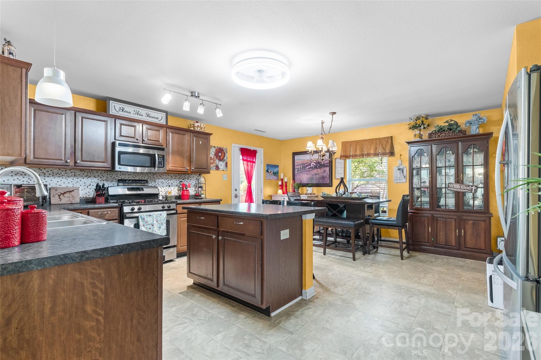 Large kitchen with island - 3248 Pikes Peak Drive, Gastonia