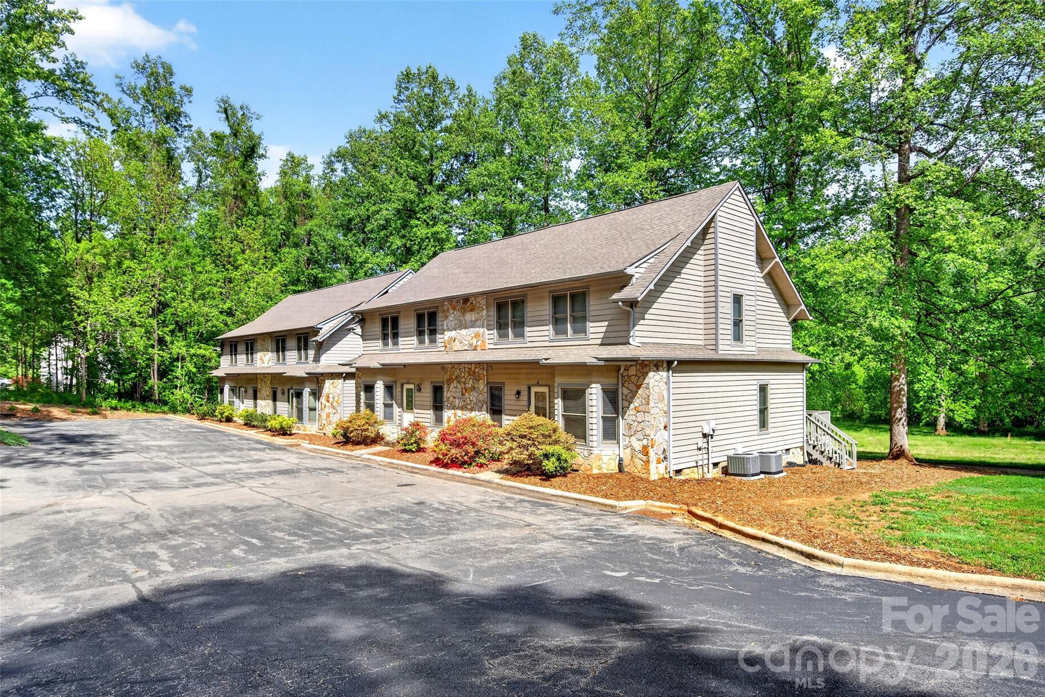 Townhouse at 307 Blue Ridge Drive S, Marion, photo 2 of 32