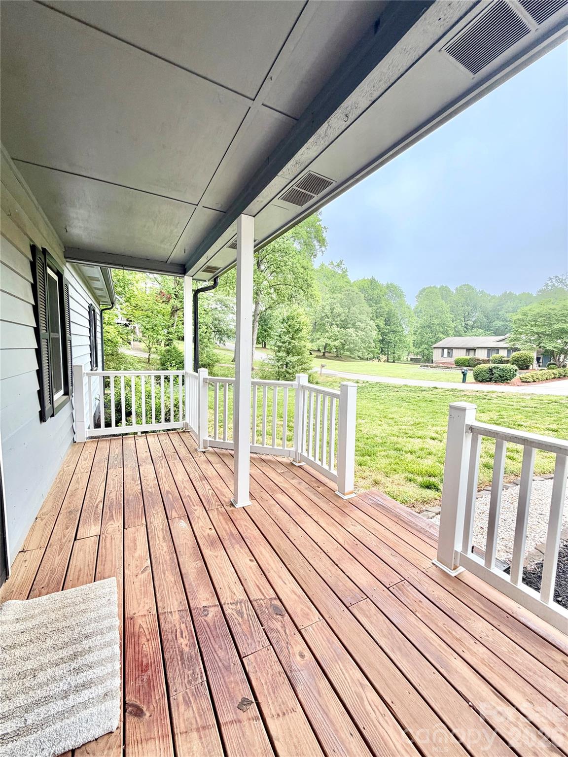 Single Family Residence at 1586 Kenlane Drive, Hickory, photo 4 of 24