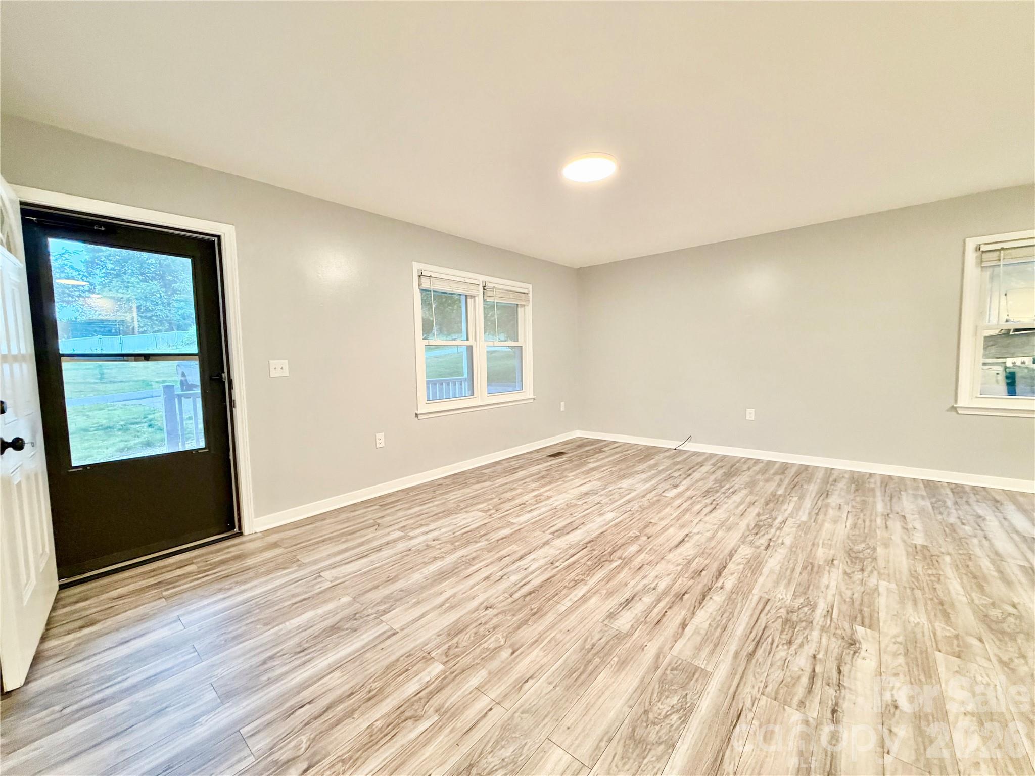 Single Family Residence at 1586 Kenlane Drive, Hickory, photo 5 of 24