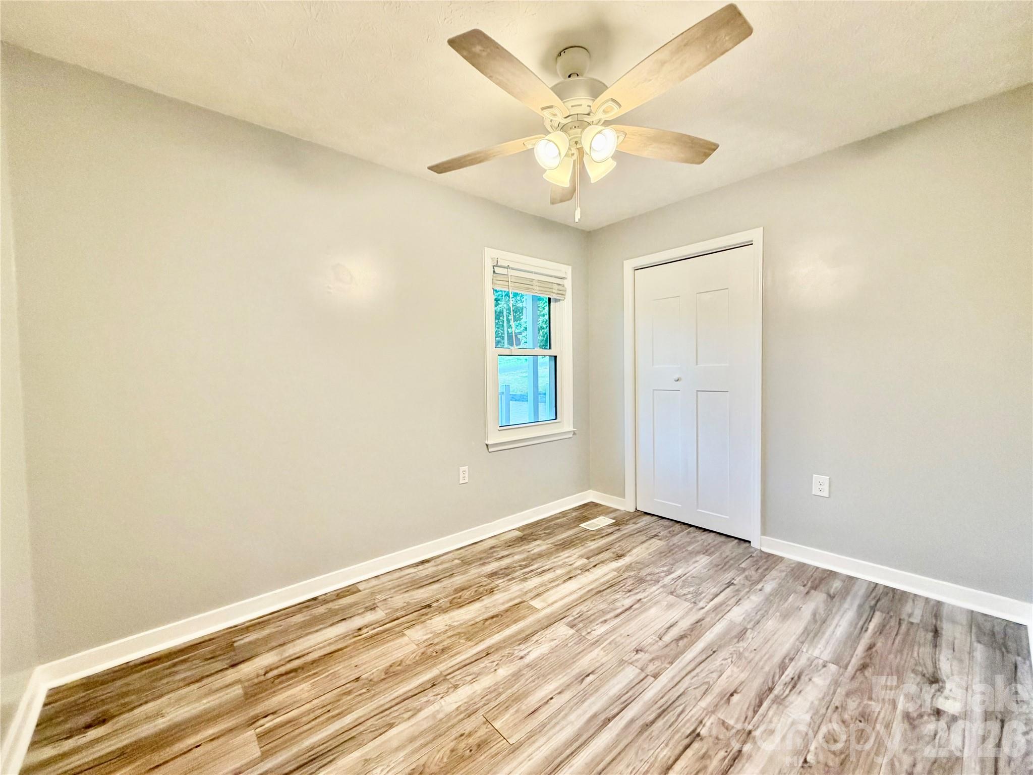 Single Family Residence at 1586 Kenlane Drive, Hickory, photo 15 of 24