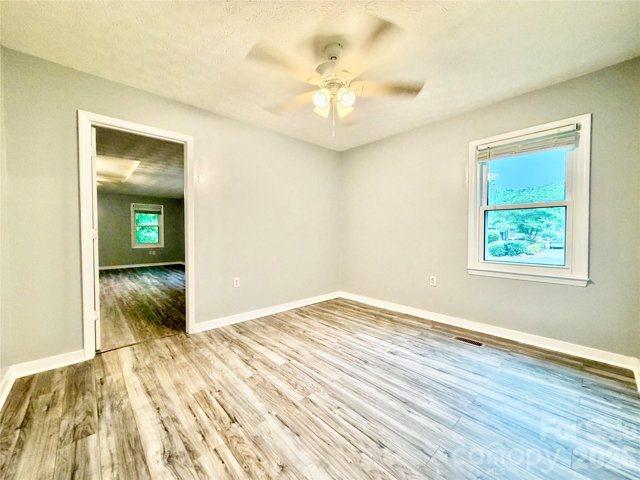 Single Family Residence at 1586 Kenlane Drive, Hickory, photo 18 of 24