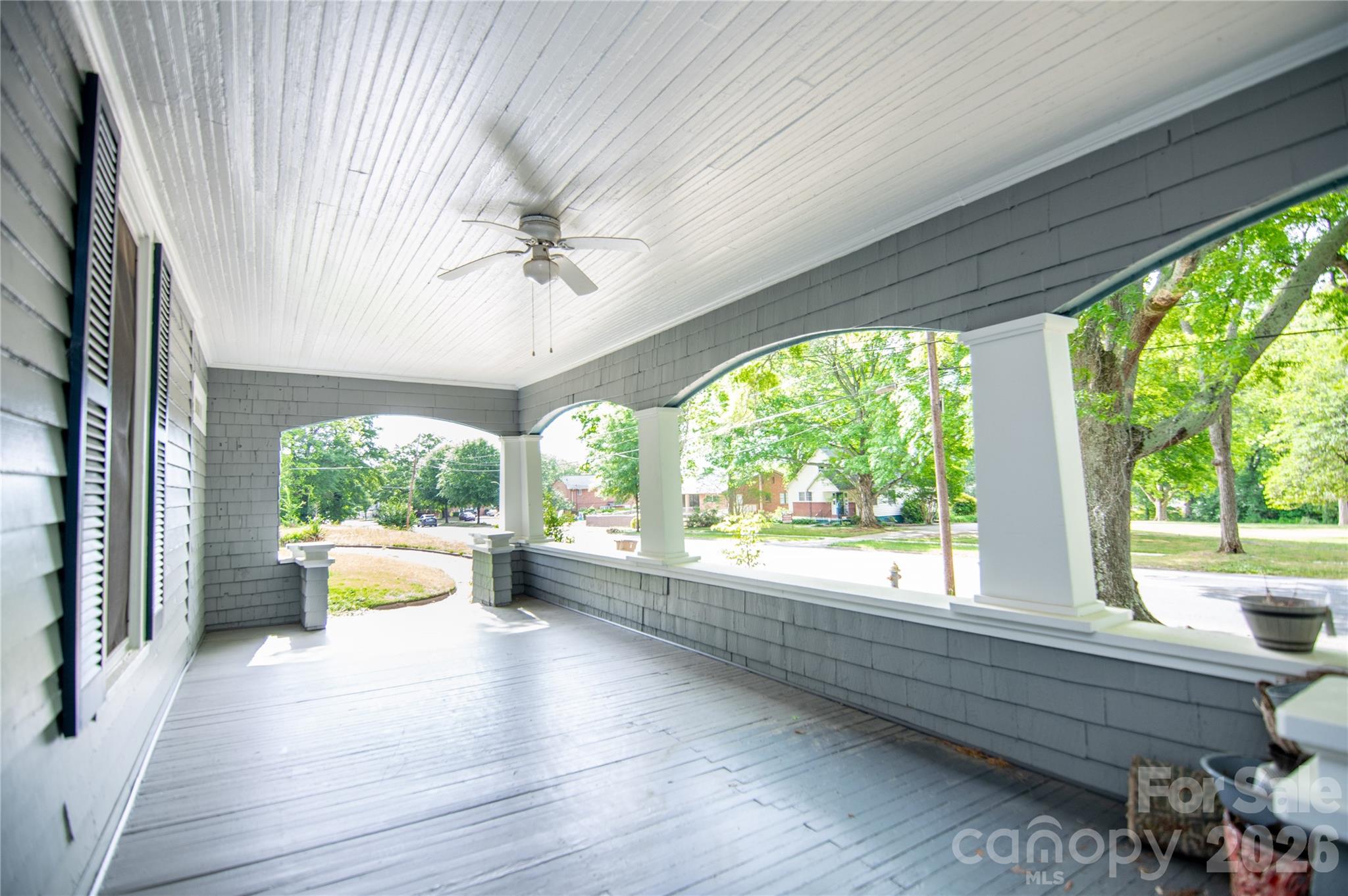 Spacious Front Porch - 600 W Warren Street, Shelby
