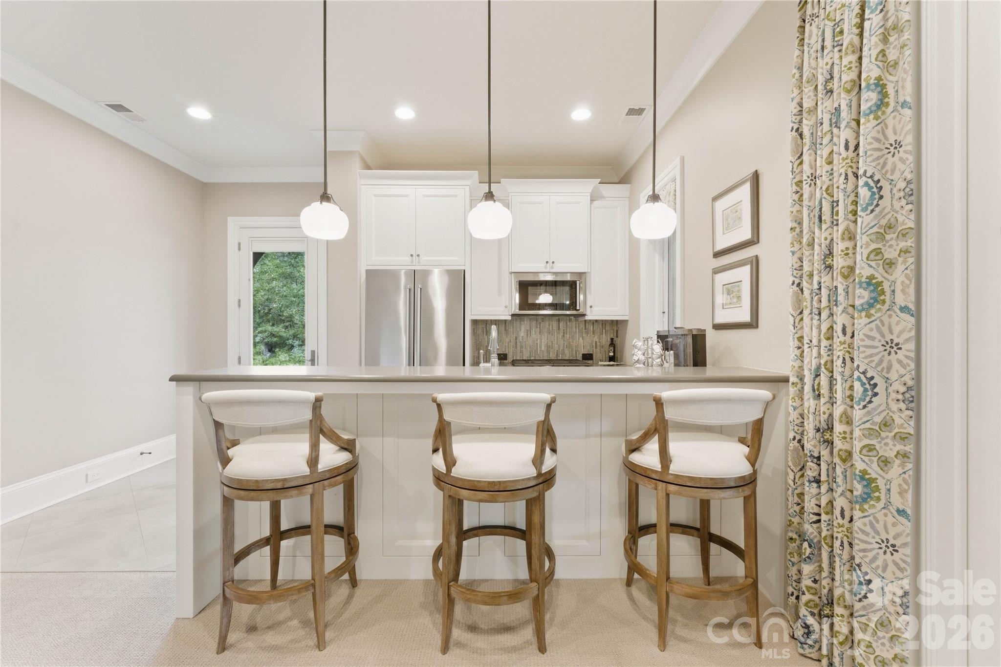 Guest Kitchen & Bar - 171 White Horse Drive, Mooresville