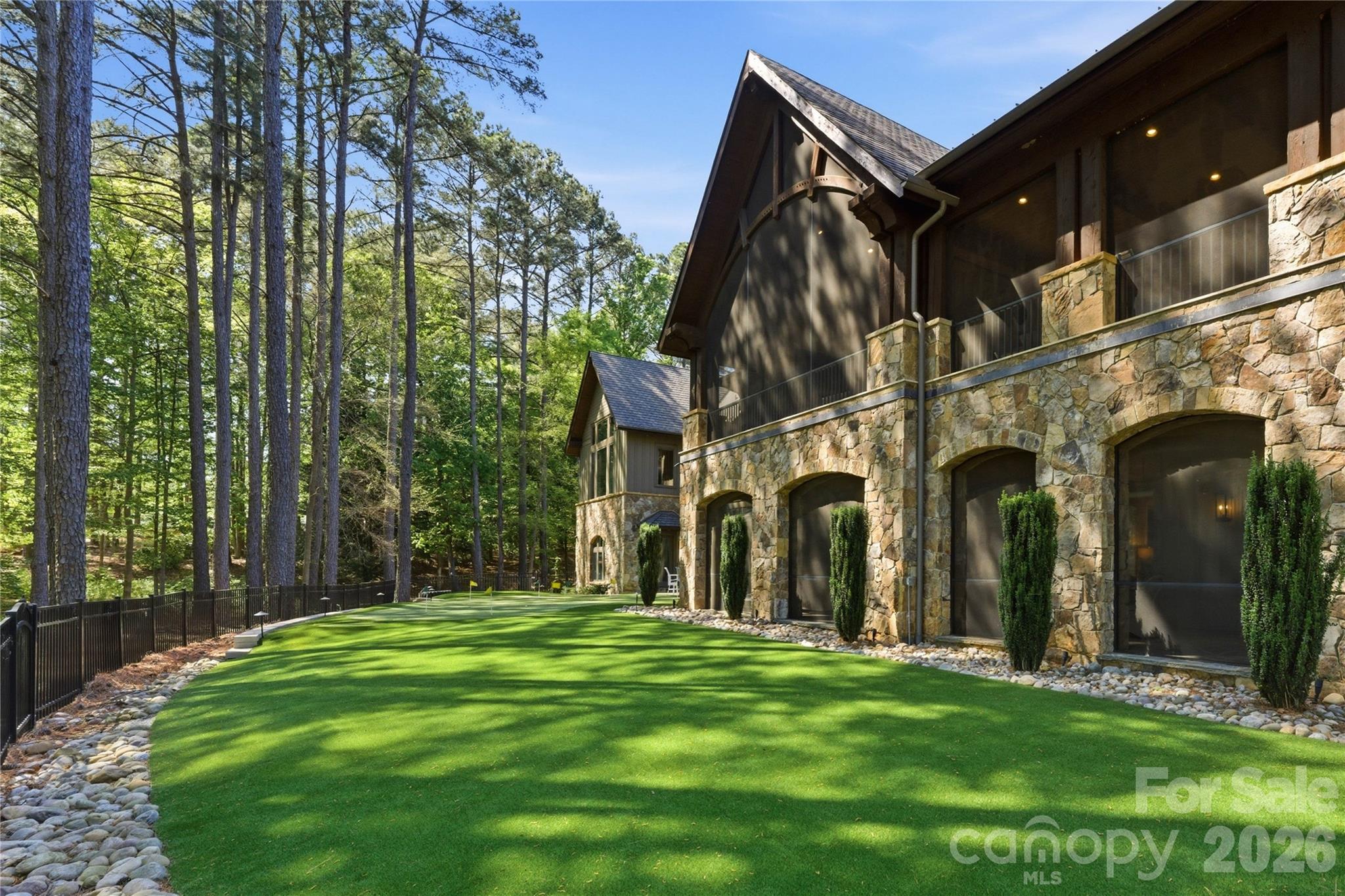Resort-Style Putting Green - 171 White Horse Drive, Mooresville