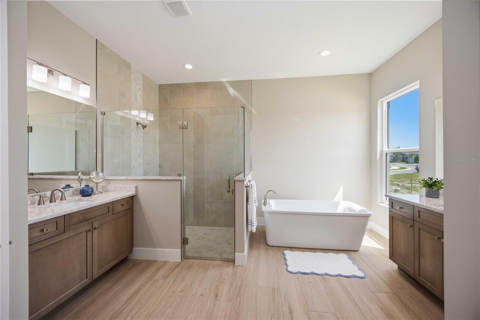 Single Family Residence at 18185 HOME RUN DR, VENICE, photo 16 of 30