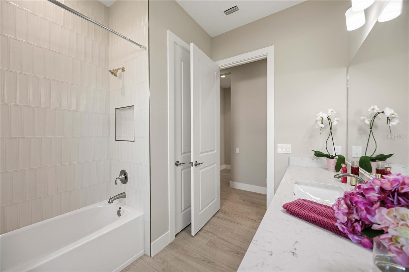 Single Family Residence at 18185 HOME RUN DR, VENICE, photo 19 of 30
