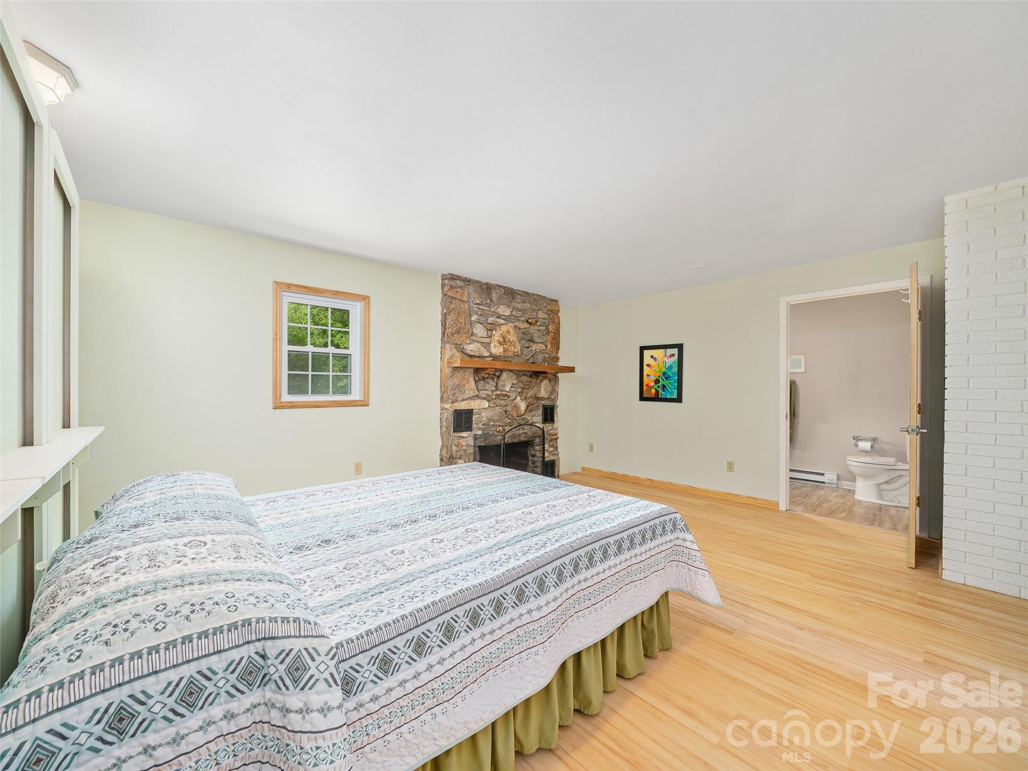 Large 4th bedroom Primary Suite 13x21 - 3829 Coxes Creek Road, Burnsville