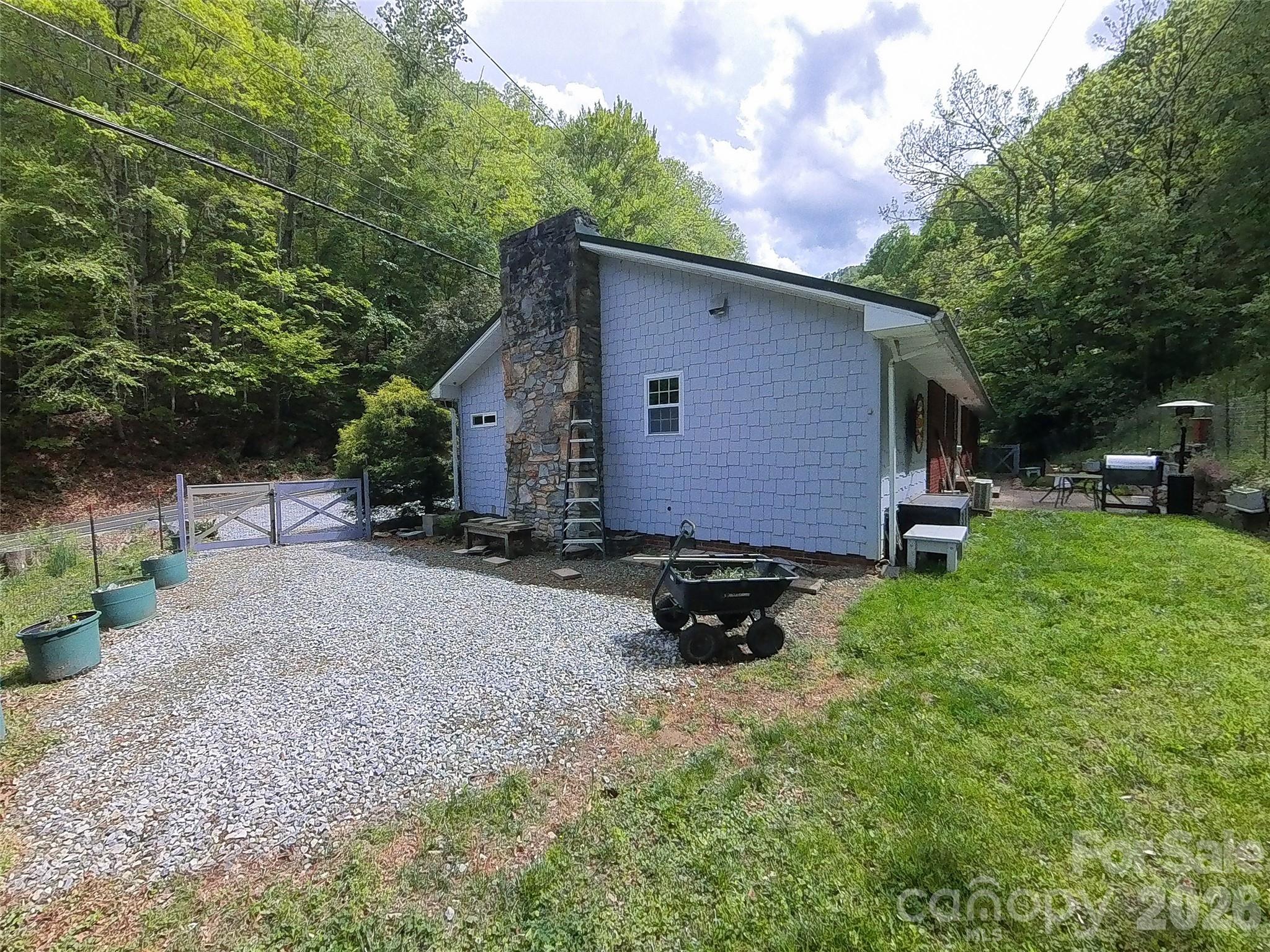 Fenced Side Area for furry family members - 3829 Coxes Creek Road, Burnsville