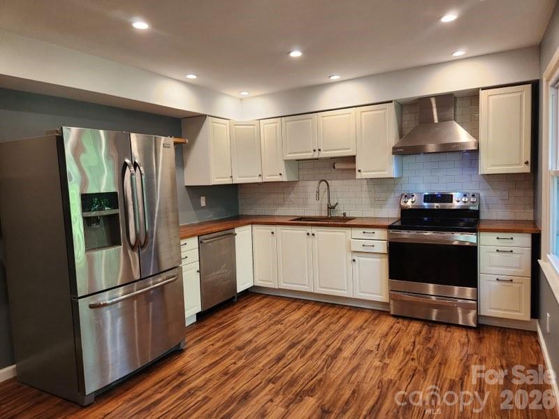 Single Family Residence at 328 Swamp Fox Drive, Fort Mill, photo 11 of 24