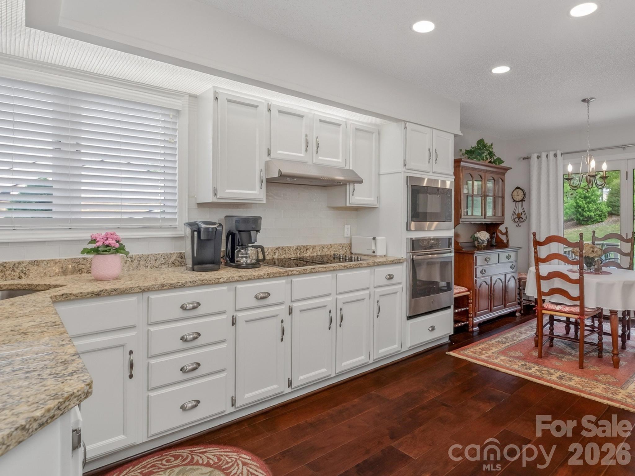 Townhouse at 136 Deerlake Drive, Asheville, photo 20 of 47