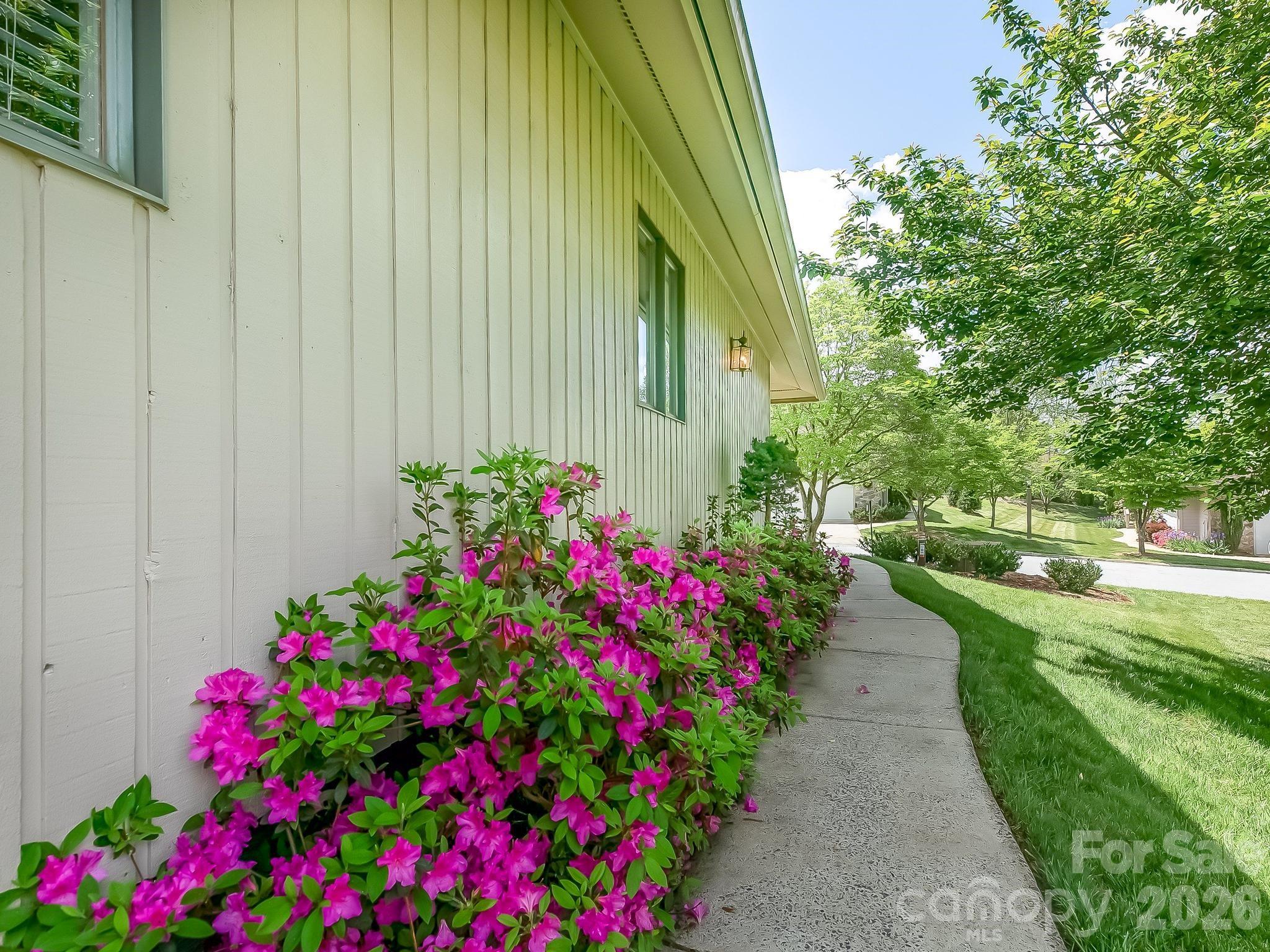 Townhouse at 136 Deerlake Drive, Asheville, photo 41 of 47