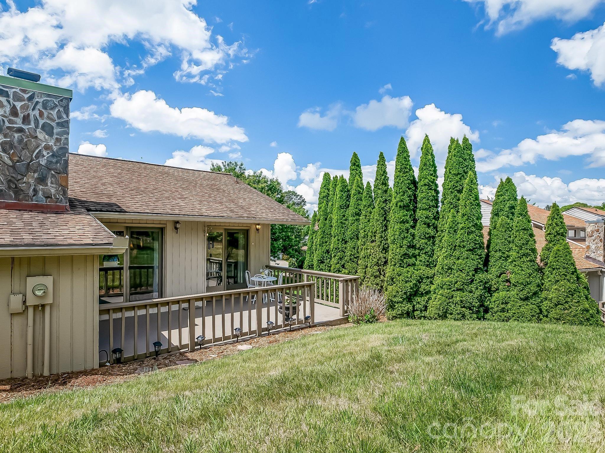 Townhouse at 136 Deerlake Drive, Asheville, photo 44 of 47