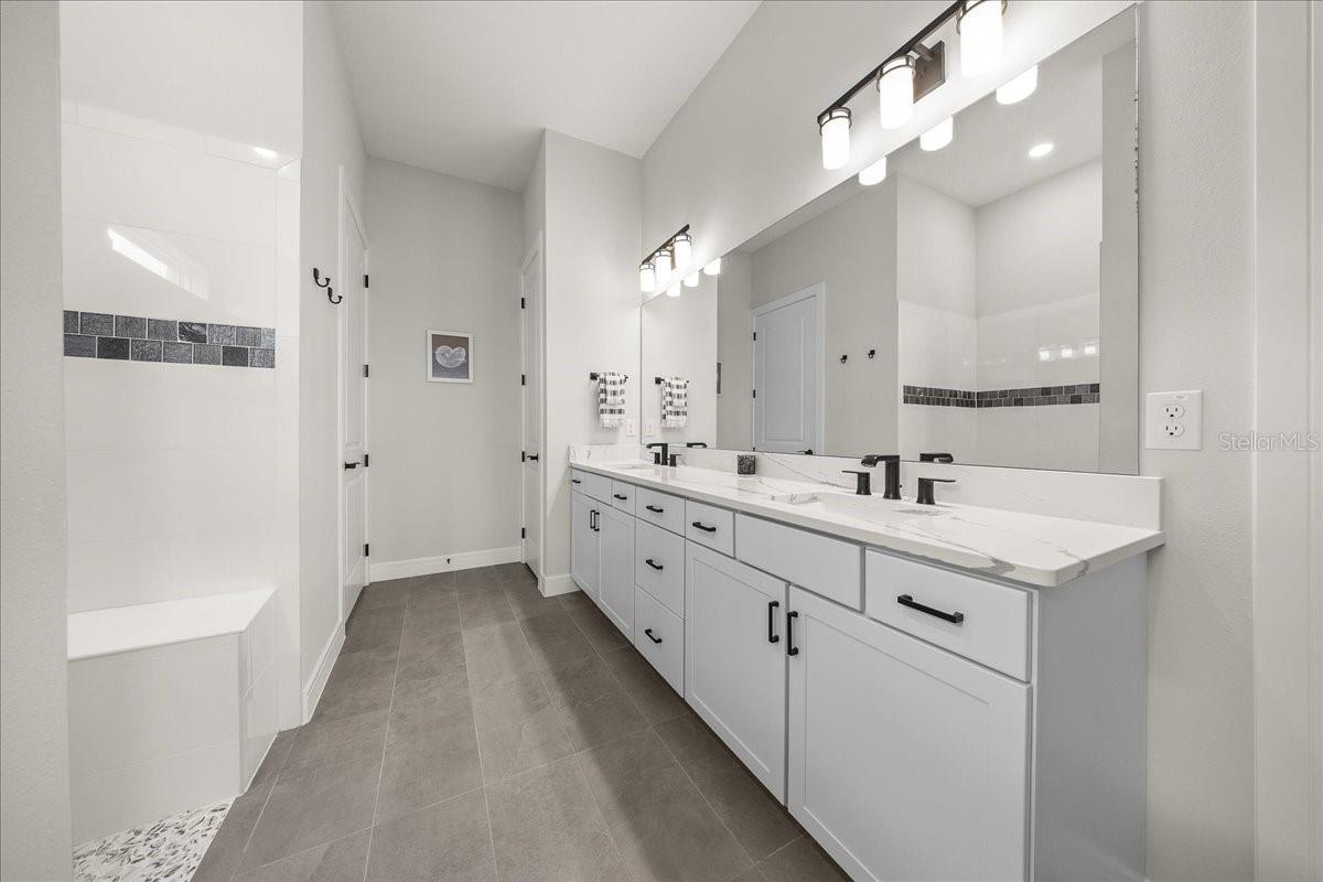 Owner's Ensuite Bathroom - 6015 SW 86TH CIR, OCALA