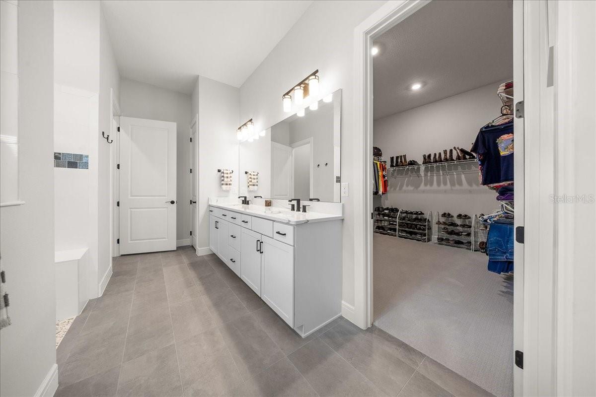 Owner's Ensuite Bathroom - 6015 SW 86TH CIR, OCALA