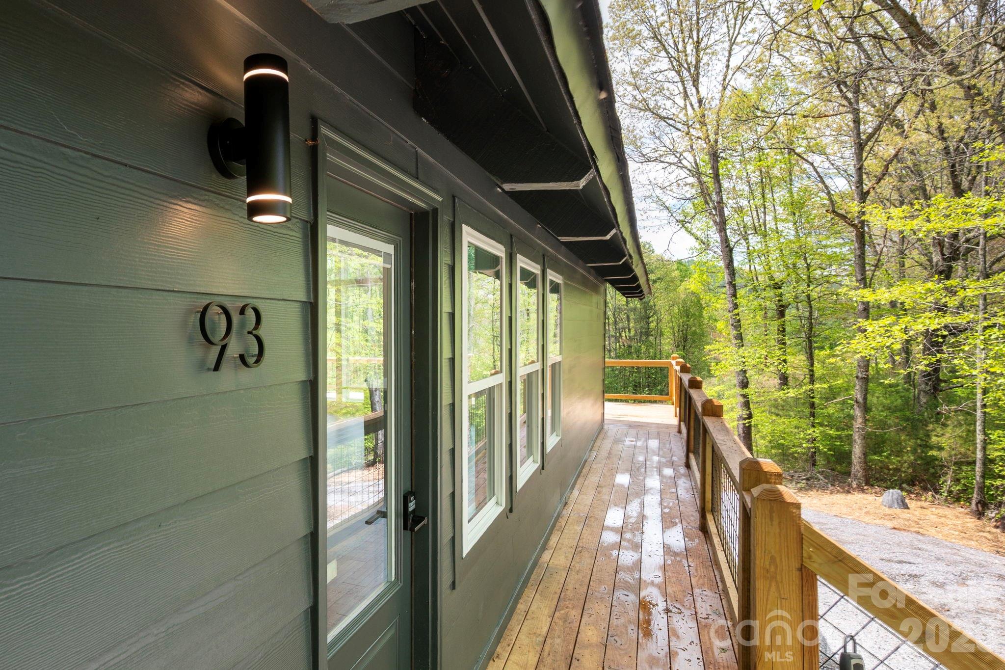Single Family Residence at 93 Horse Ring Drive, Burnsville, photo 23 of 37