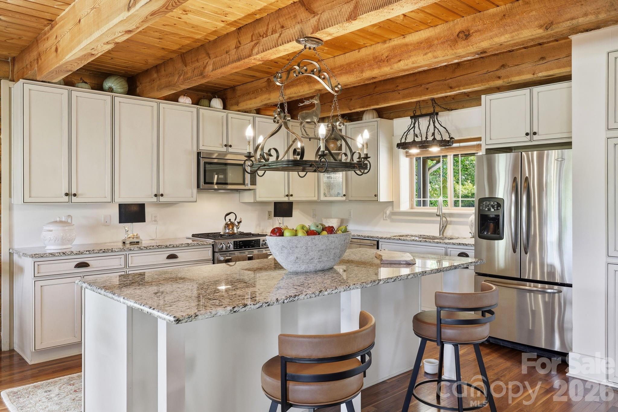 Oversized Kitchen Island - 112 Sunny Morning Court, Hendersonville