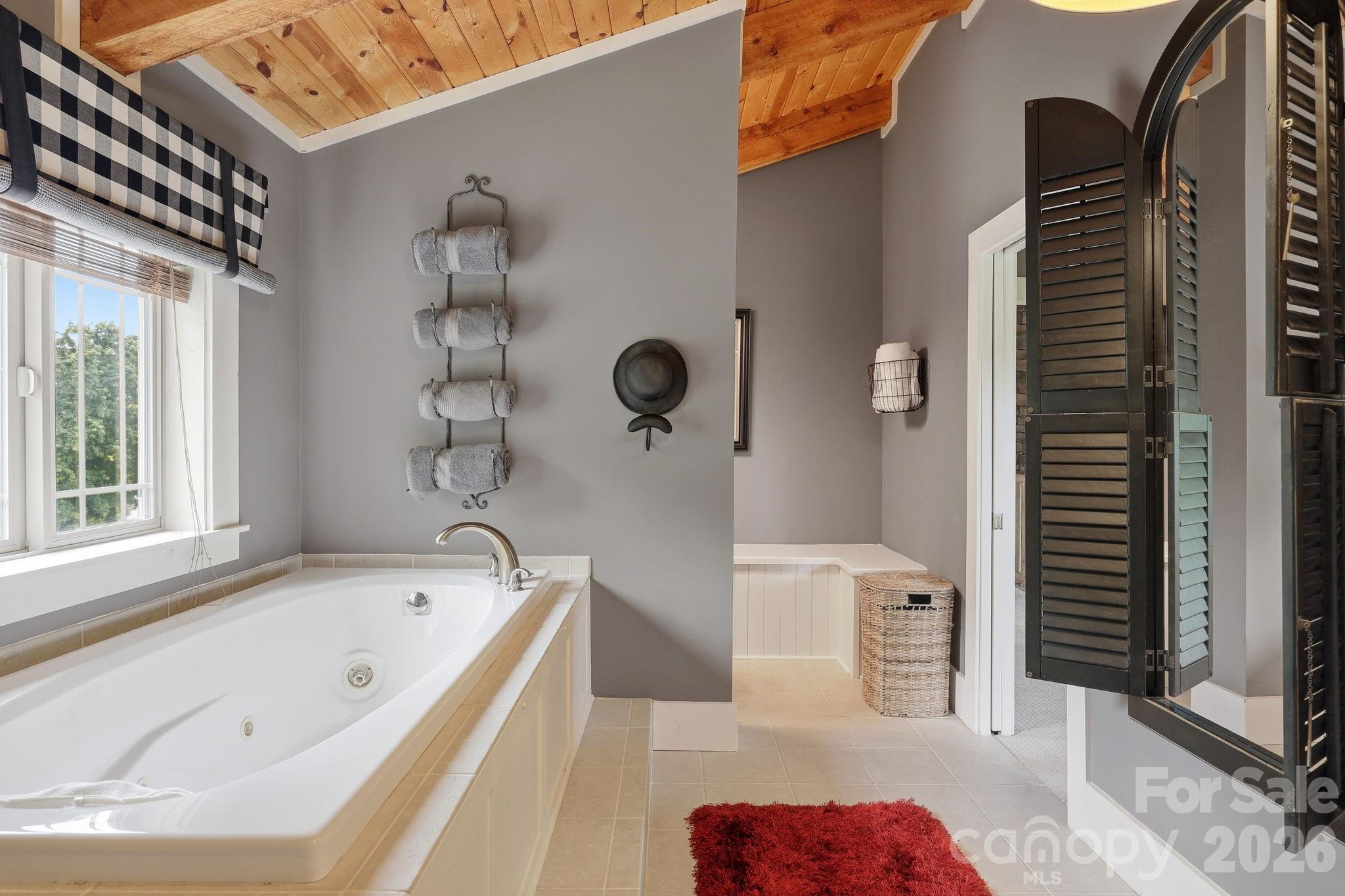 Large 2nd Floor Bedroom En Suite - 112 Sunny Morning Court, Hendersonville