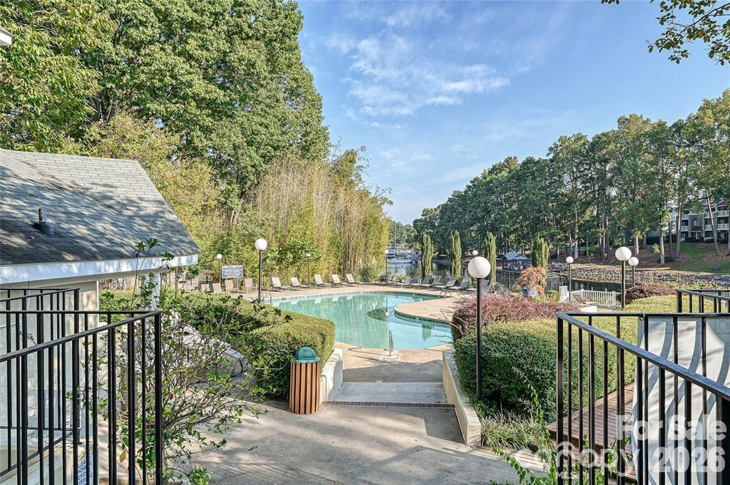 Condominium at 19905 Henderson Road, Cornelius, photo 26 of 27