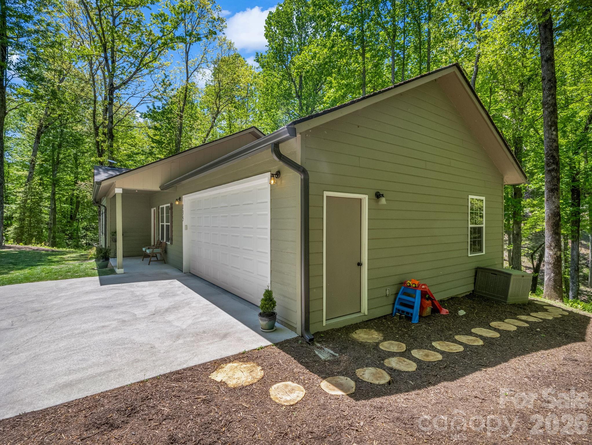 Single Family Residence at 135 Half Moon Lane, Brevard, photo 6 of 44
