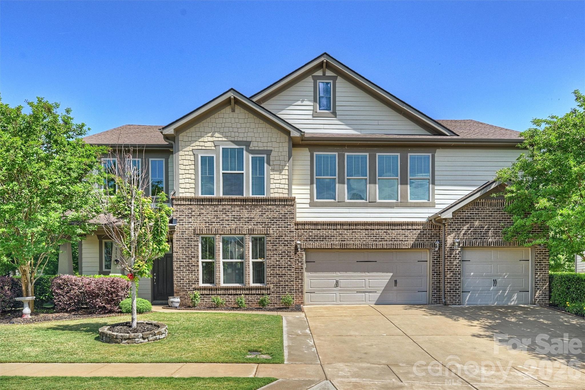 Single Family Residence at 819 Tyne Drive, Fort Mill, photo 2 of 48