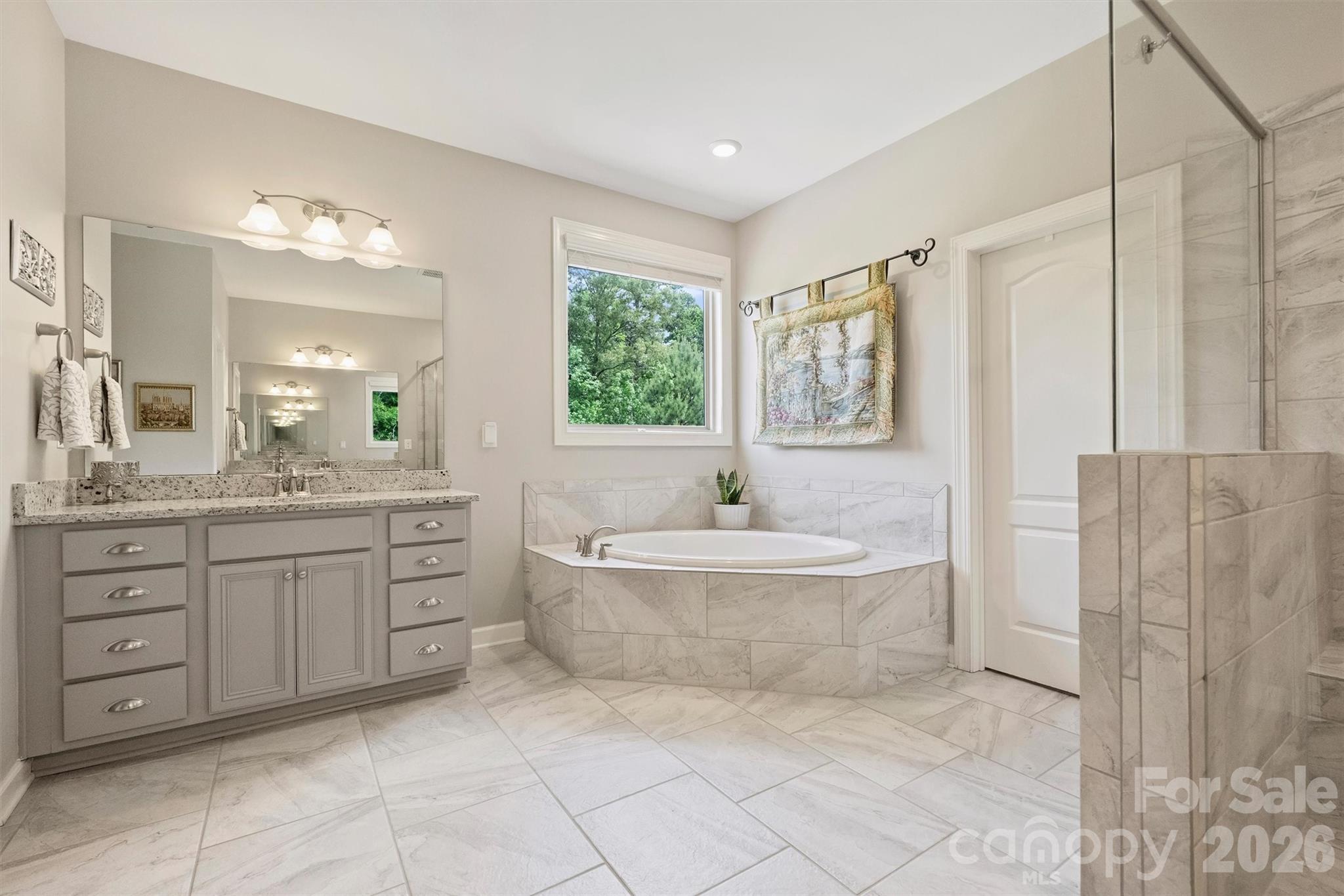 Single Family Residence at 819 Tyne Drive, Fort Mill, photo 27 of 48