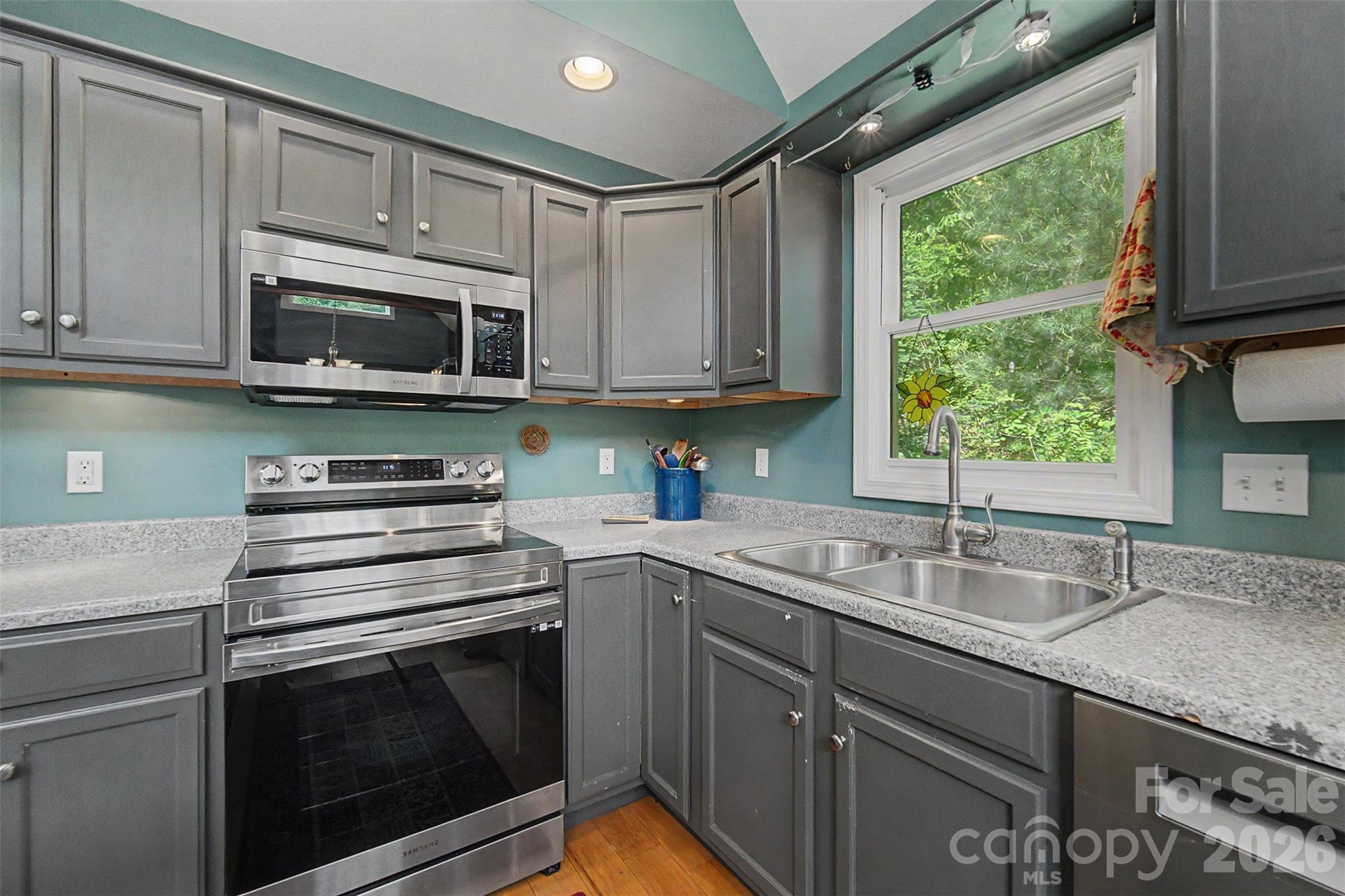 Single Family Residence at 110 Wyoming Drive, Sylva, photo 9 of 26