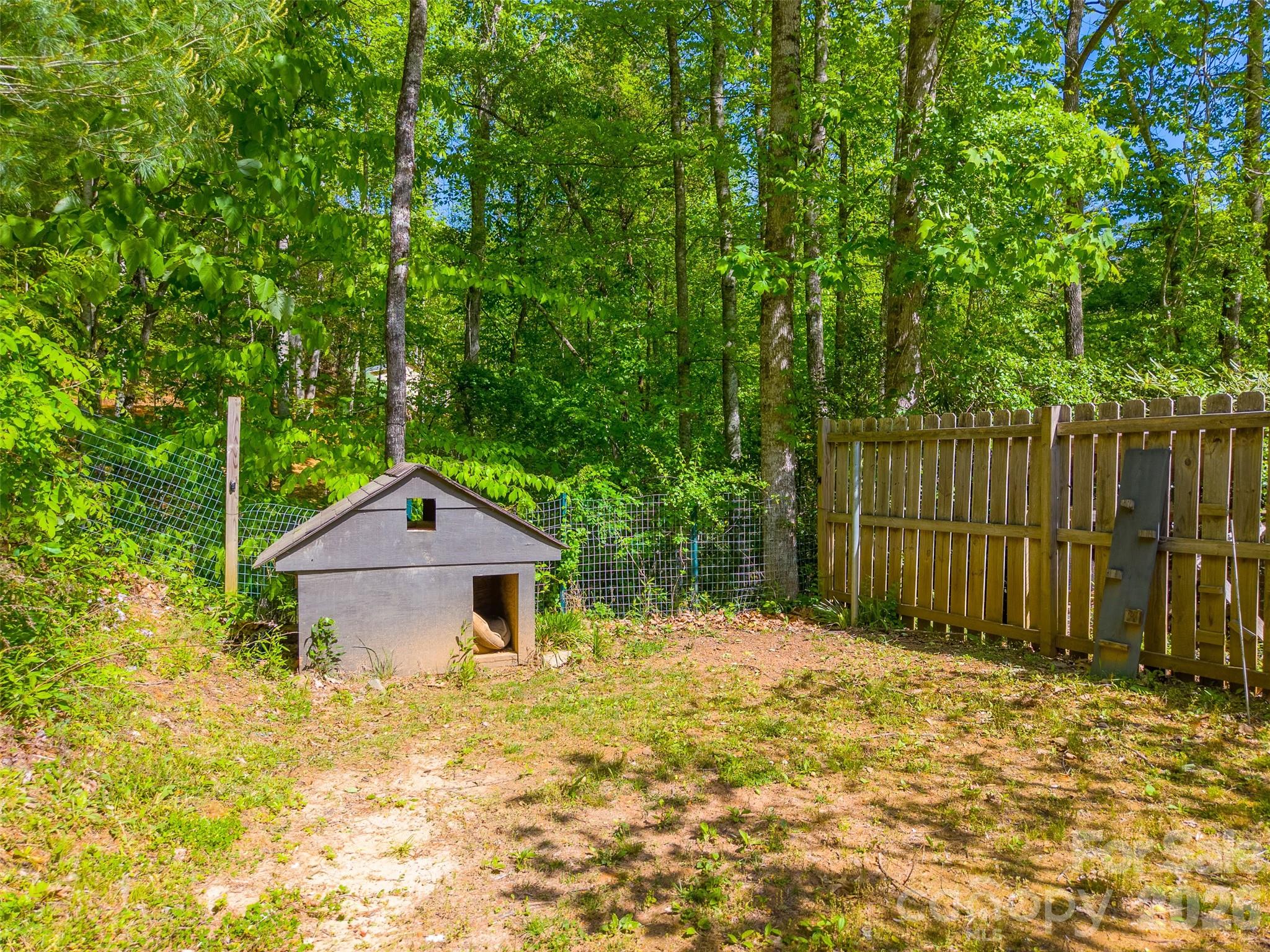 Fenced in back yard with dog and cat house - 110 Wyoming Drive, Sylva