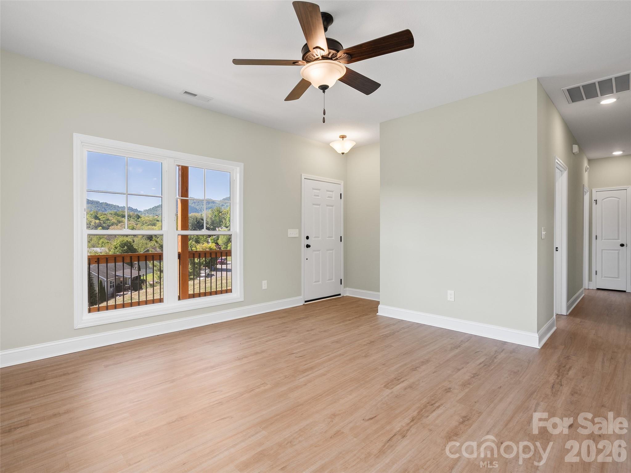 Single Family Residence at 373 Barefoot Ridge, Clyde, photo 9 of 30