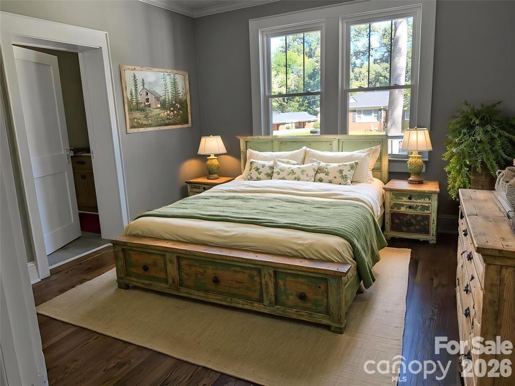 Virtually Staged Primary bedroom w/ensuite full bath.Has walk in shower. - 933 W Warren Street, Shelby