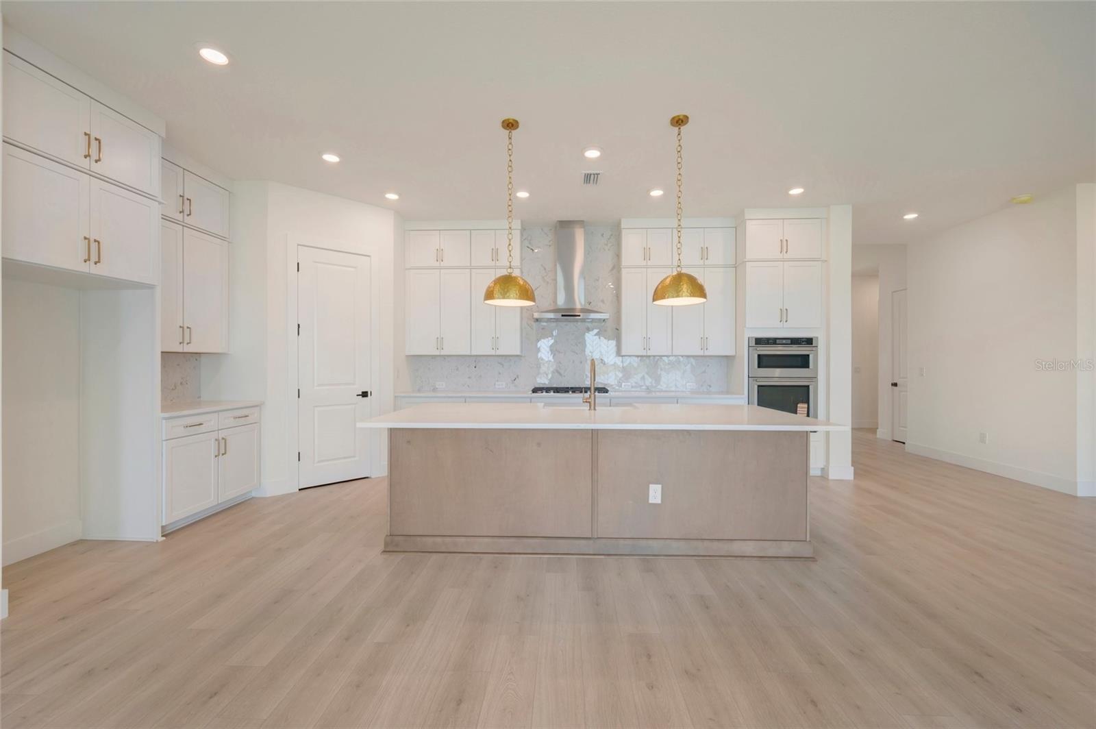 Kitchen - 17988 FOXTAIL LOOP, VENICE