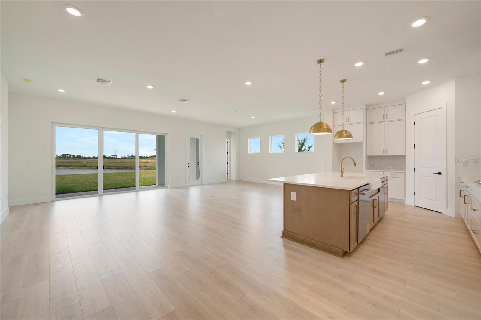 Family Room - 17988 FOXTAIL LOOP, VENICE