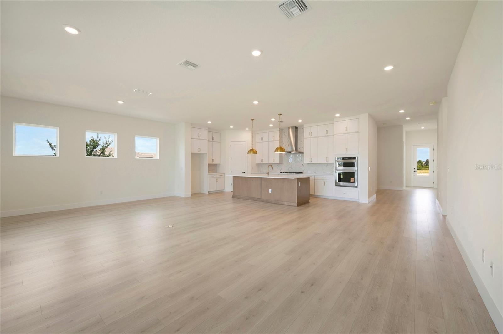 Family Room - 17988 FOXTAIL LOOP, VENICE
