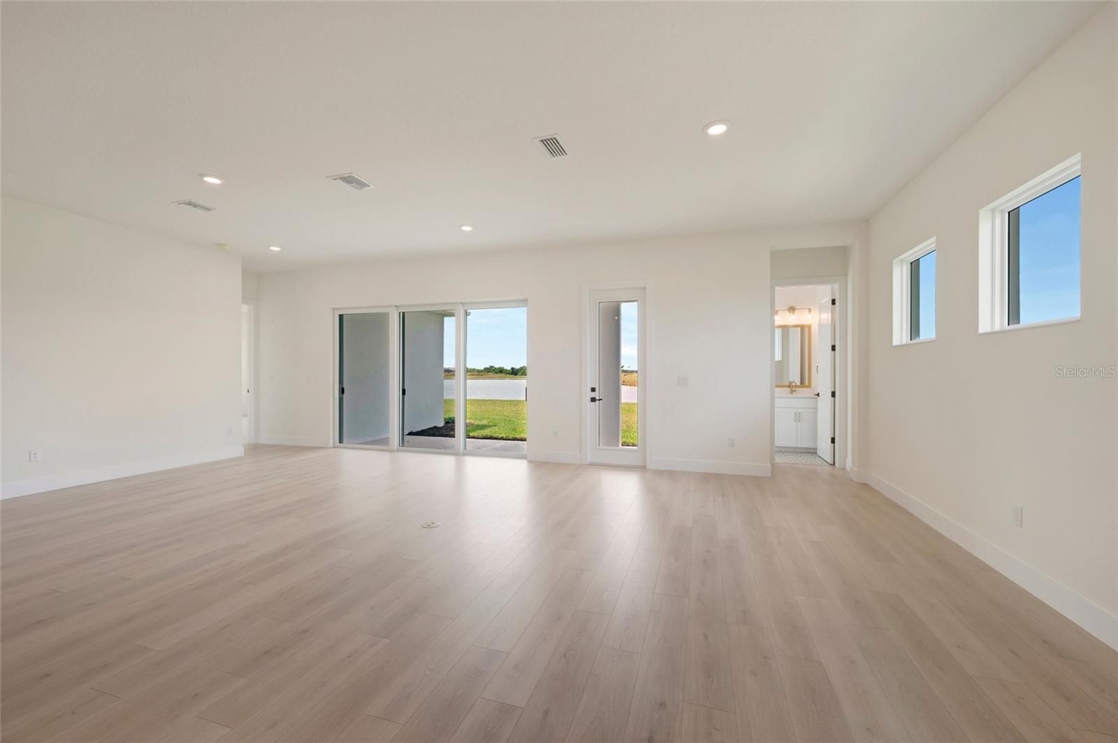 Family Room - 17988 FOXTAIL LOOP, VENICE