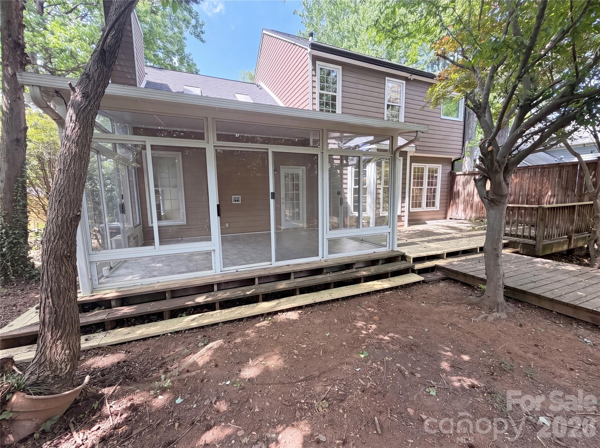 Single Family Residence at 17206 Shadow Bark Drive, Cornelius, photo 2 of 20