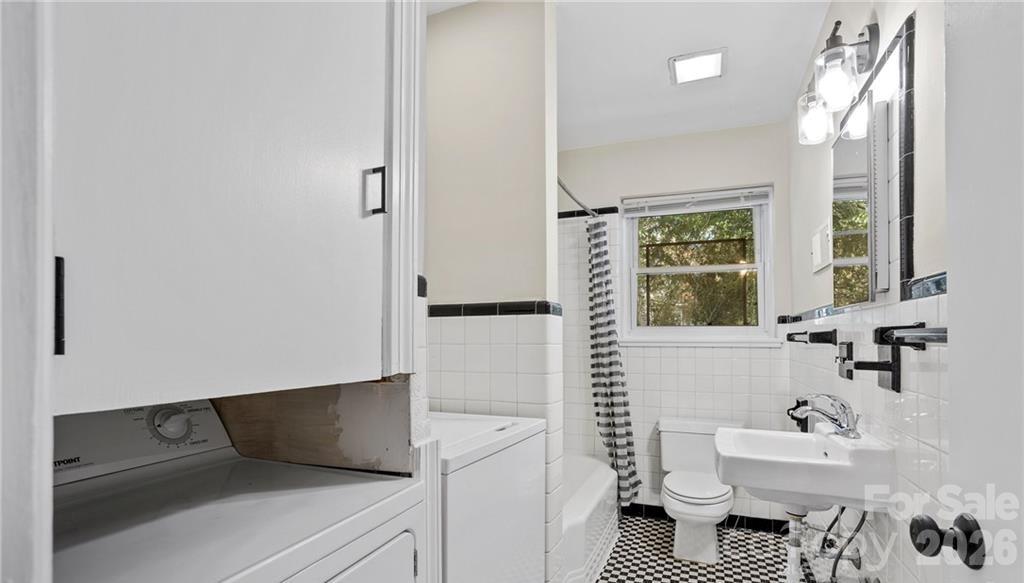 Unit 2 Full Bath - 301 N Fulton Street, Salisbury