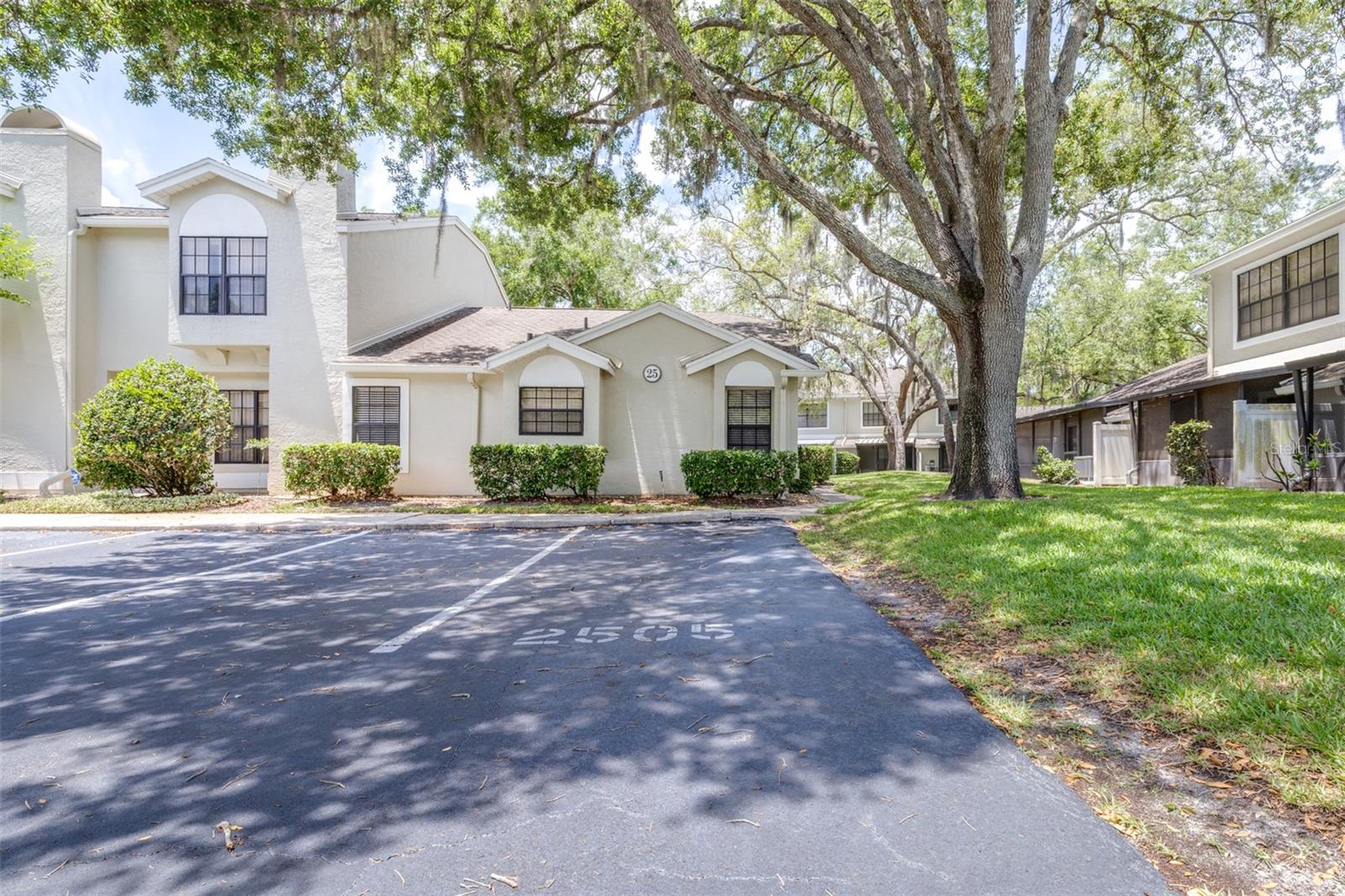 Condominium at 5100 BURCHETTE RD #2505, TAMPA, photo 2 of 47