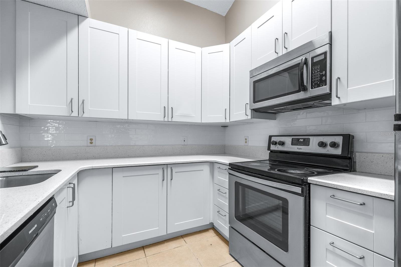 Condominium at 5100 BURCHETTE RD #2505, TAMPA, photo 13 of 47