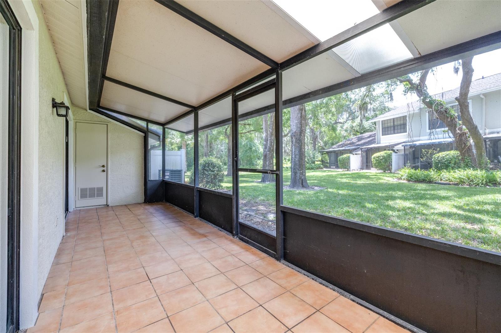 Condominium at 5100 BURCHETTE RD #2505, TAMPA, photo 32 of 47