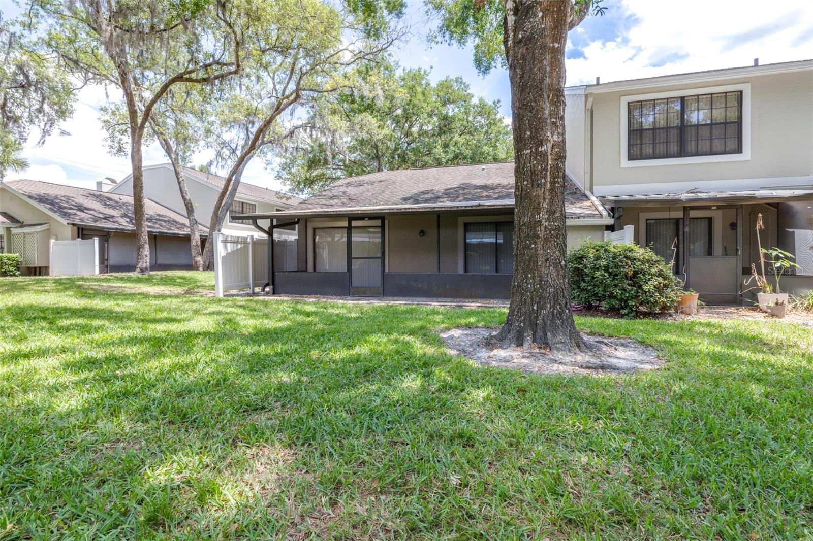Condominium at 5100 BURCHETTE RD #2505, TAMPA, photo 35 of 47
